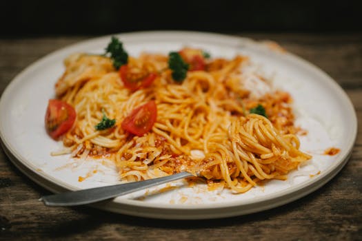 Zucchini Noodles with Pesto and Cherry Tomatoes